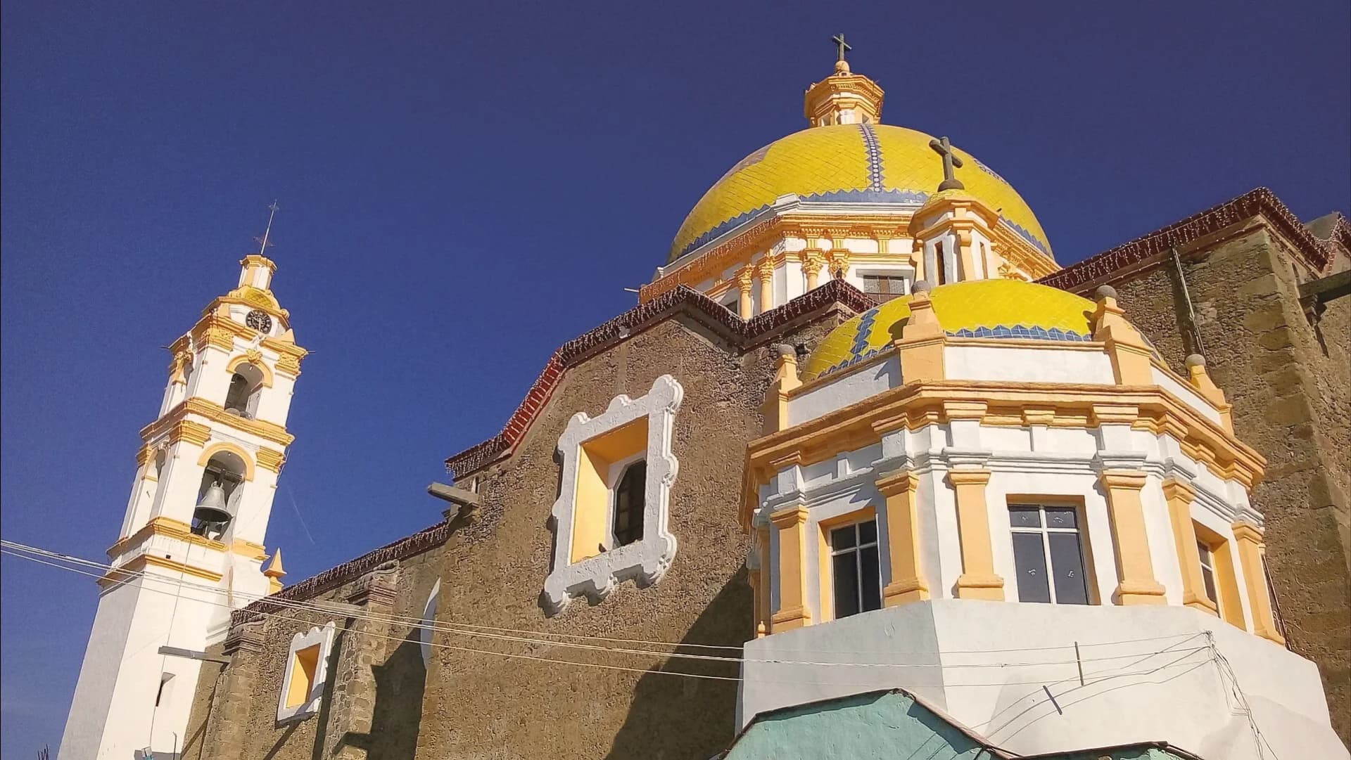 Personal de salud y comunidad cuidándose